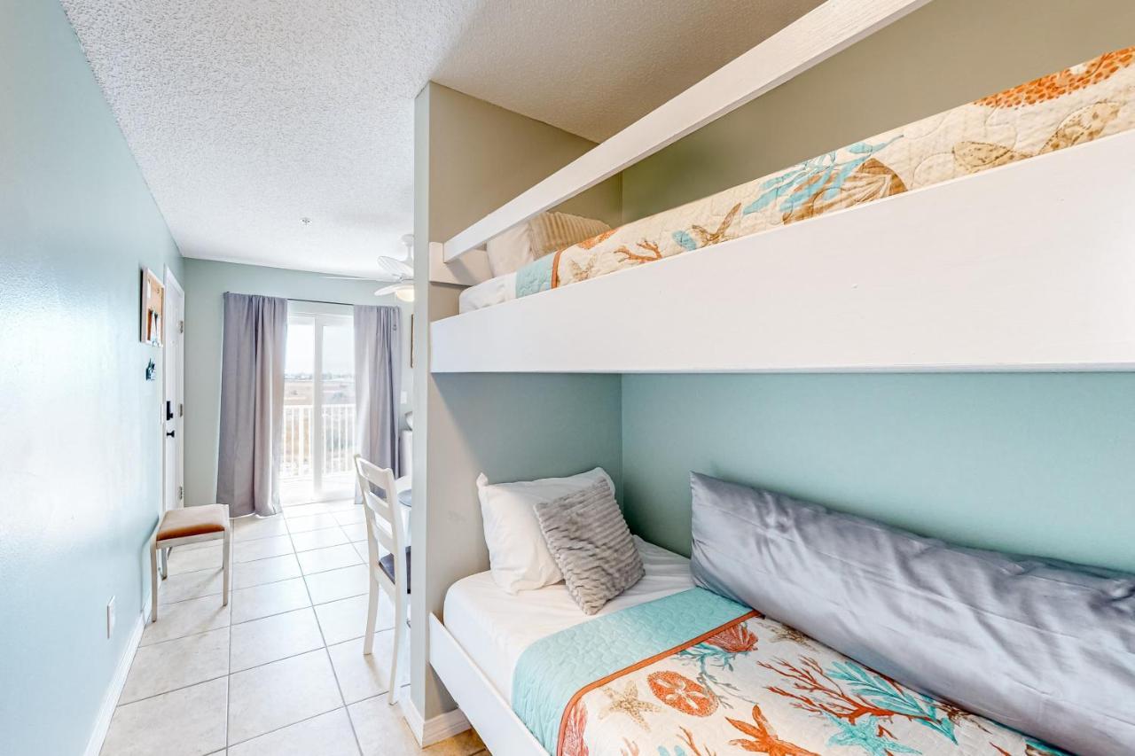 Gulf Island 412 Apartment *